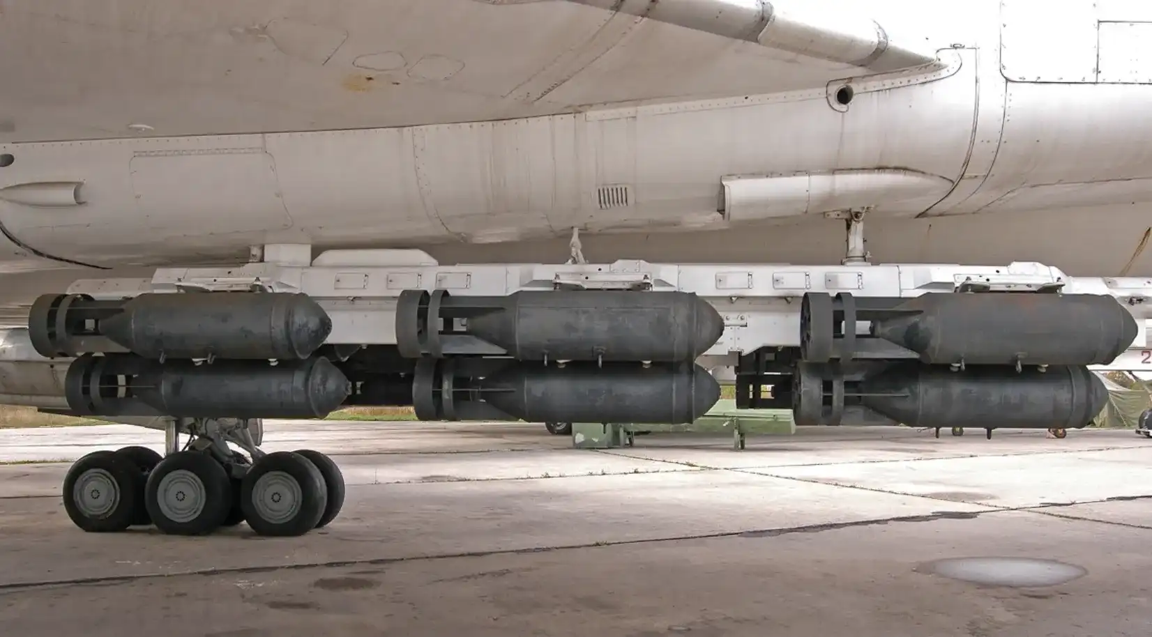 tu-22-with-fab-3000-bomb