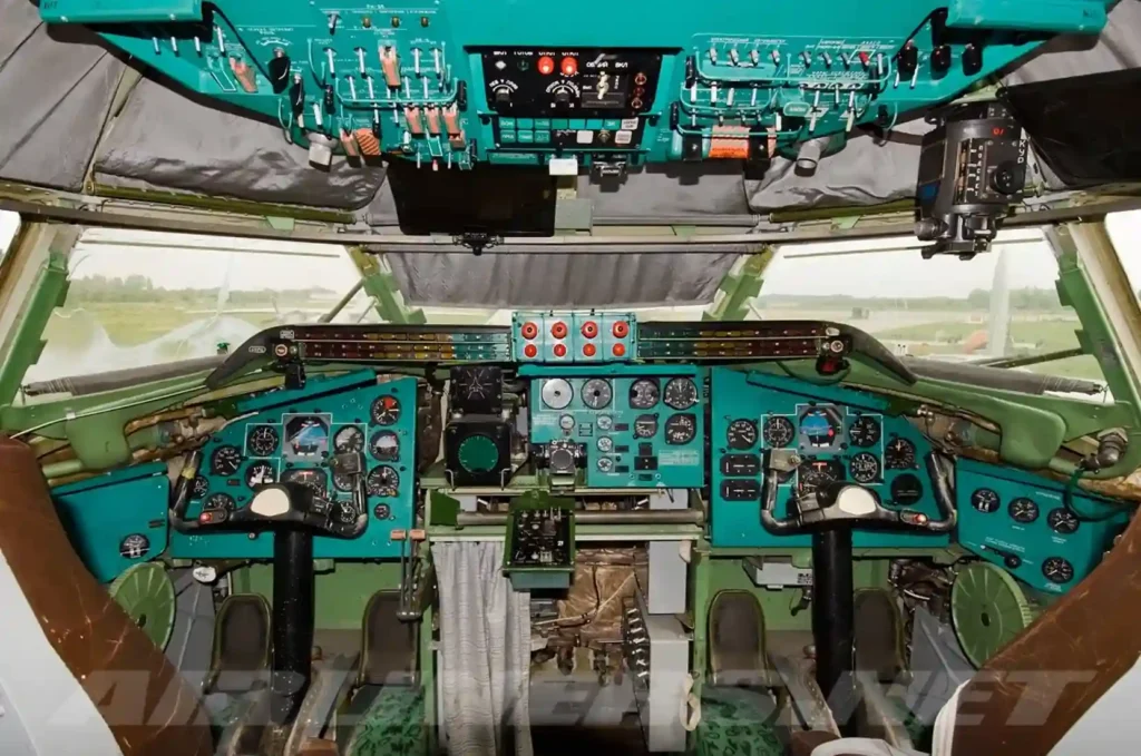 tu-95-cockpit