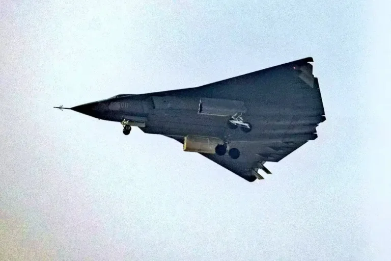 China's 6th Generation Fighter Jet Maiden Flight