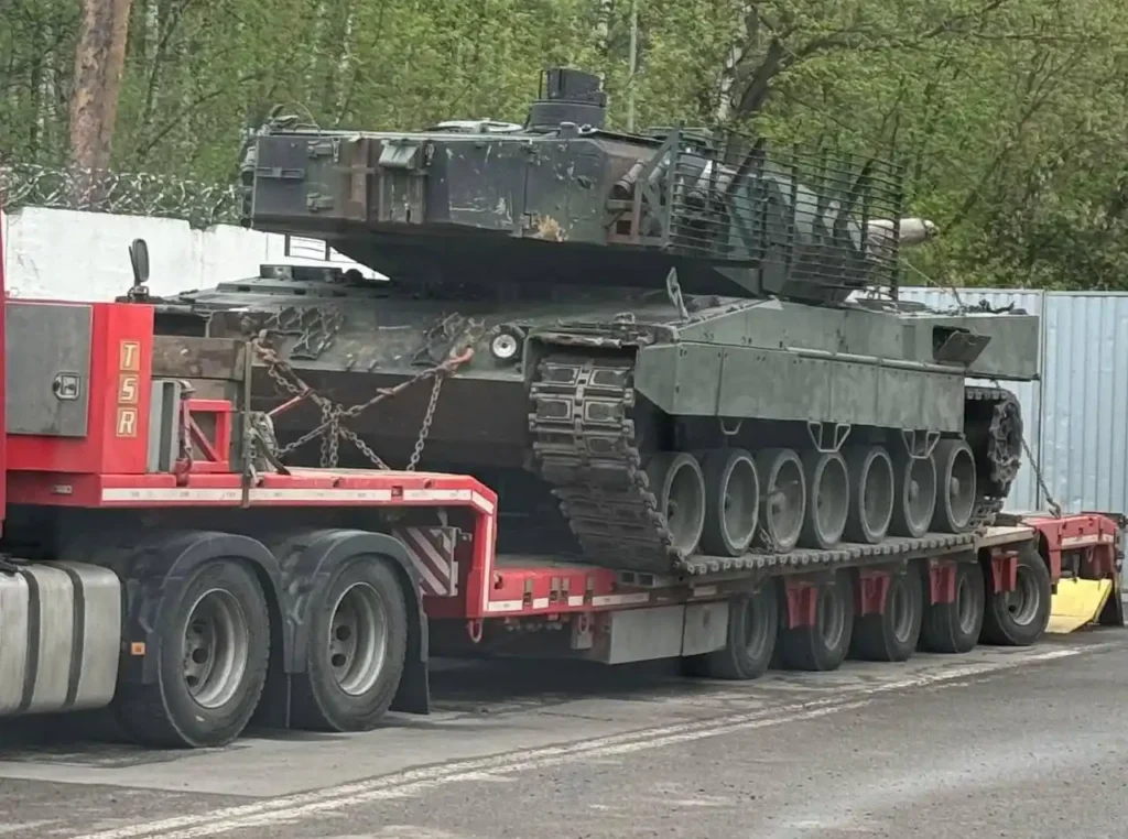 captured-leopard-tank