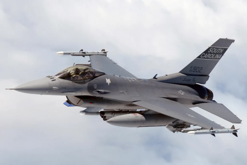 F 16 fighter jet 1 F-16 fighter jet