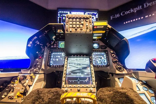 f-16 cockpit