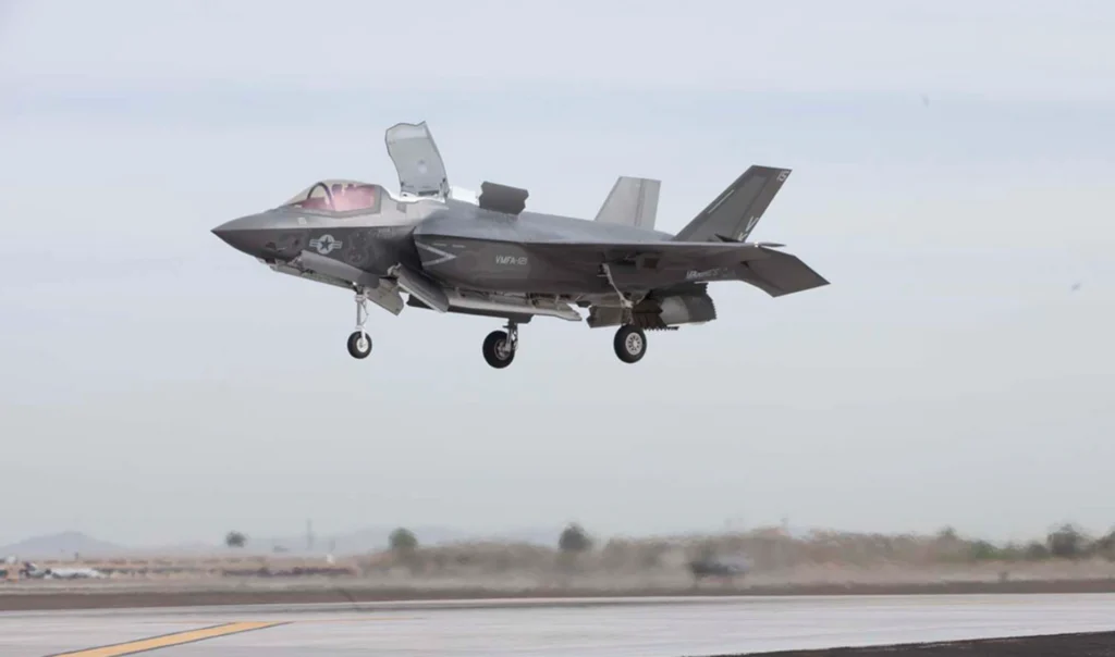 f-35B fighter jet