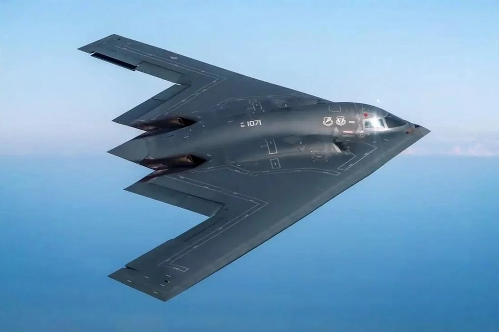 B 2 Spirit bomber B-2 Spirit bomber