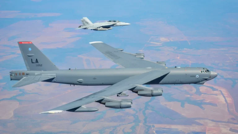 b 52 stratofortress bomber b-52 stratofortress bomber