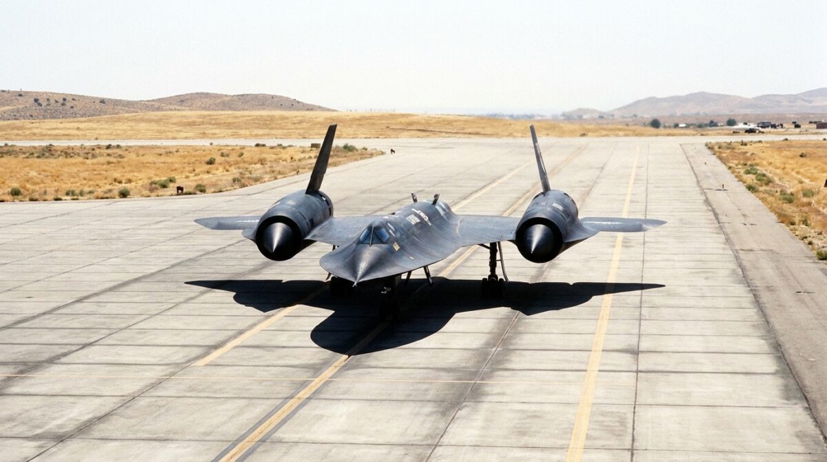 blackbird sr-71 stealth plane