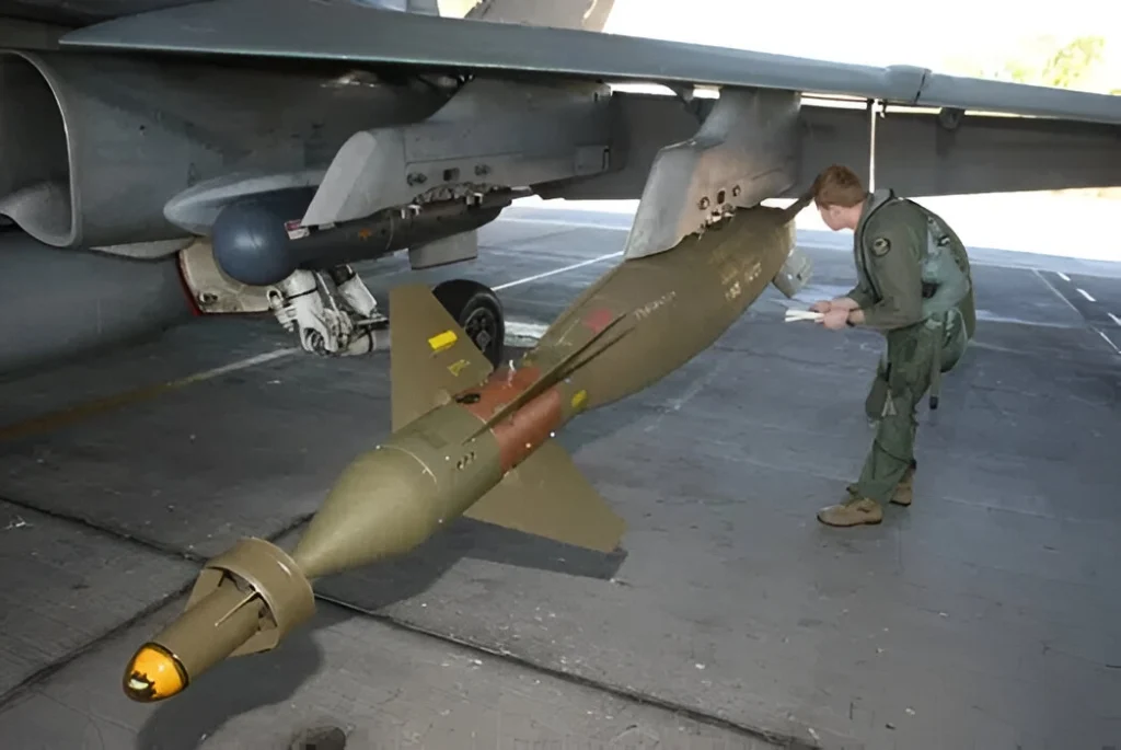 GBU 10 Paveway II GBU-10 Paceway II Laser Guided Bomb