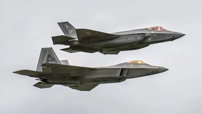 F-35 Lightning II vs F-22 Raptor