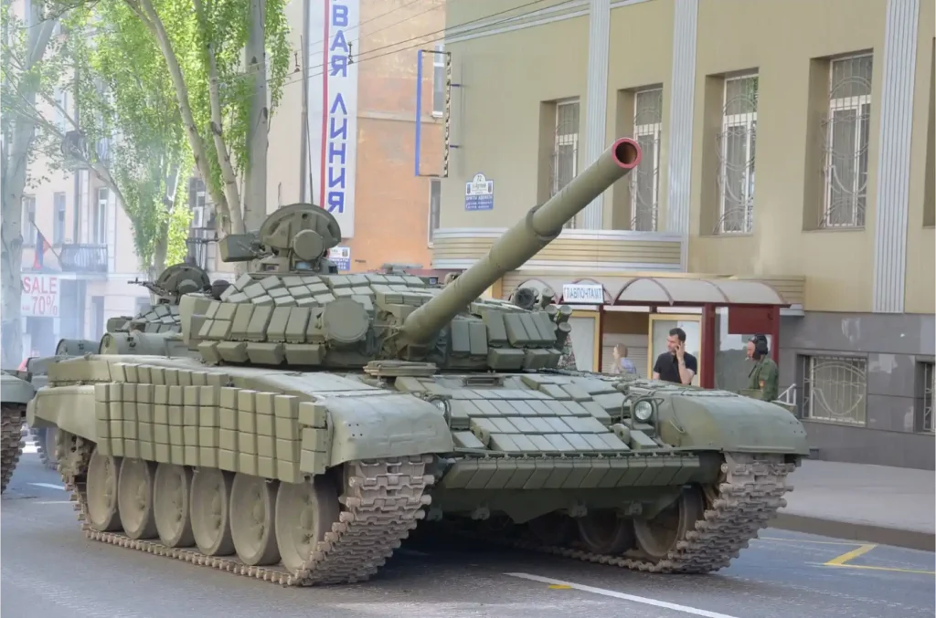 t 72b tank 1 T-72B Tank