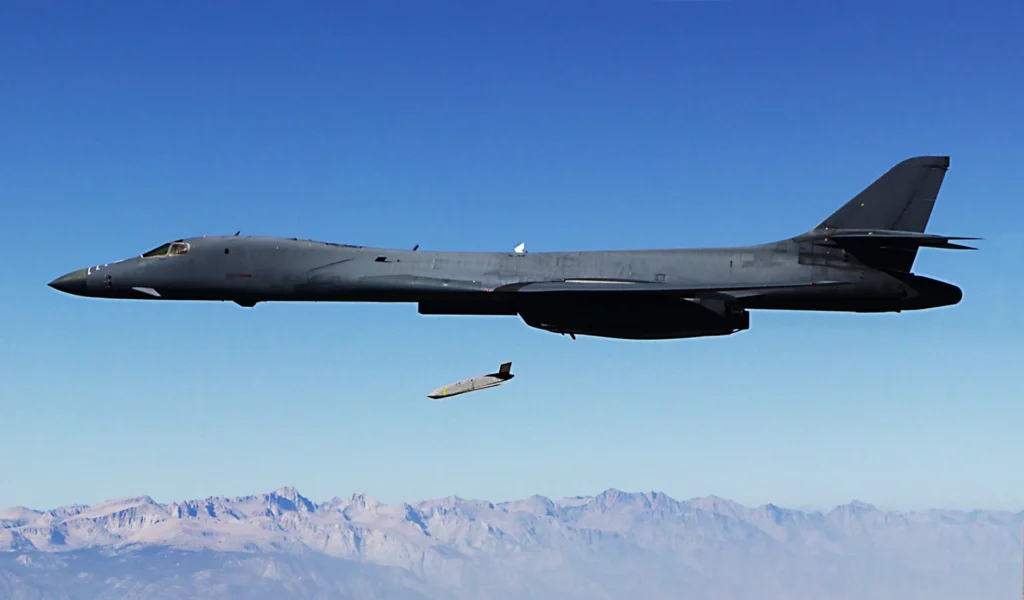 b-1b lancer release JASSM missile