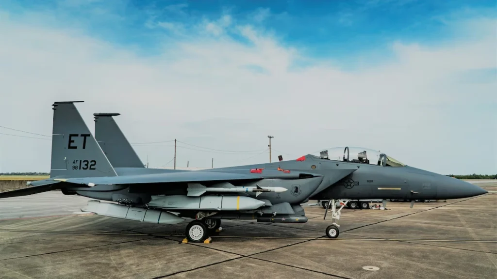 f-15e loaded jassm missile