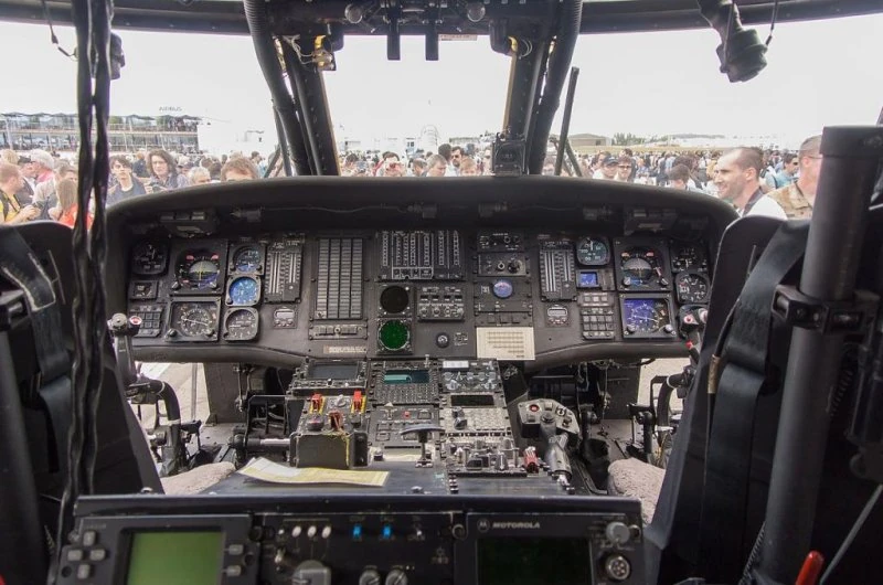 hh-60 pave hawk cockpit