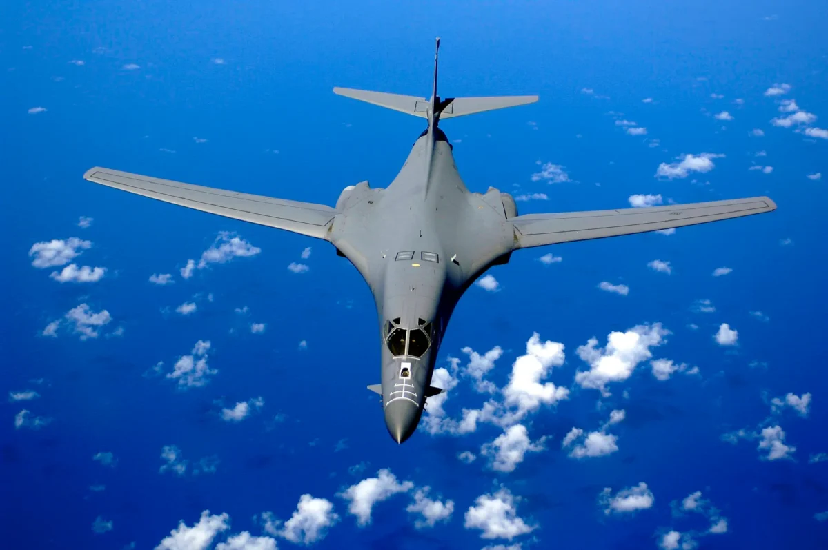 b 1b lancer bomber b-1b lancer bomber