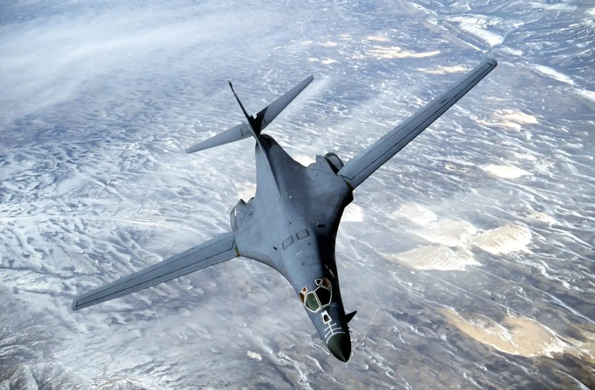 b 1b lancer strategic bomber b-1b lancer strategic bomber