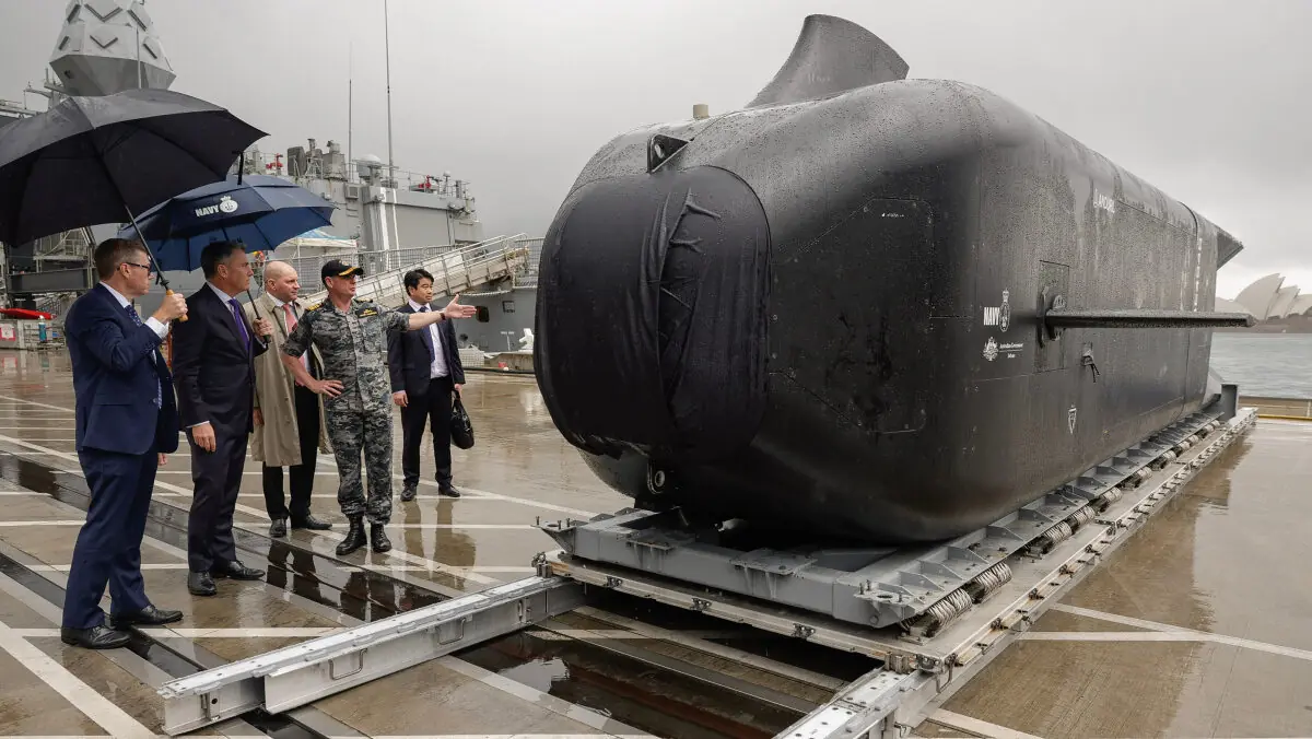 ghost shark xl auv ran dockside Officials announce Ghost Shark XL-AUV contract at Fleet Base East.