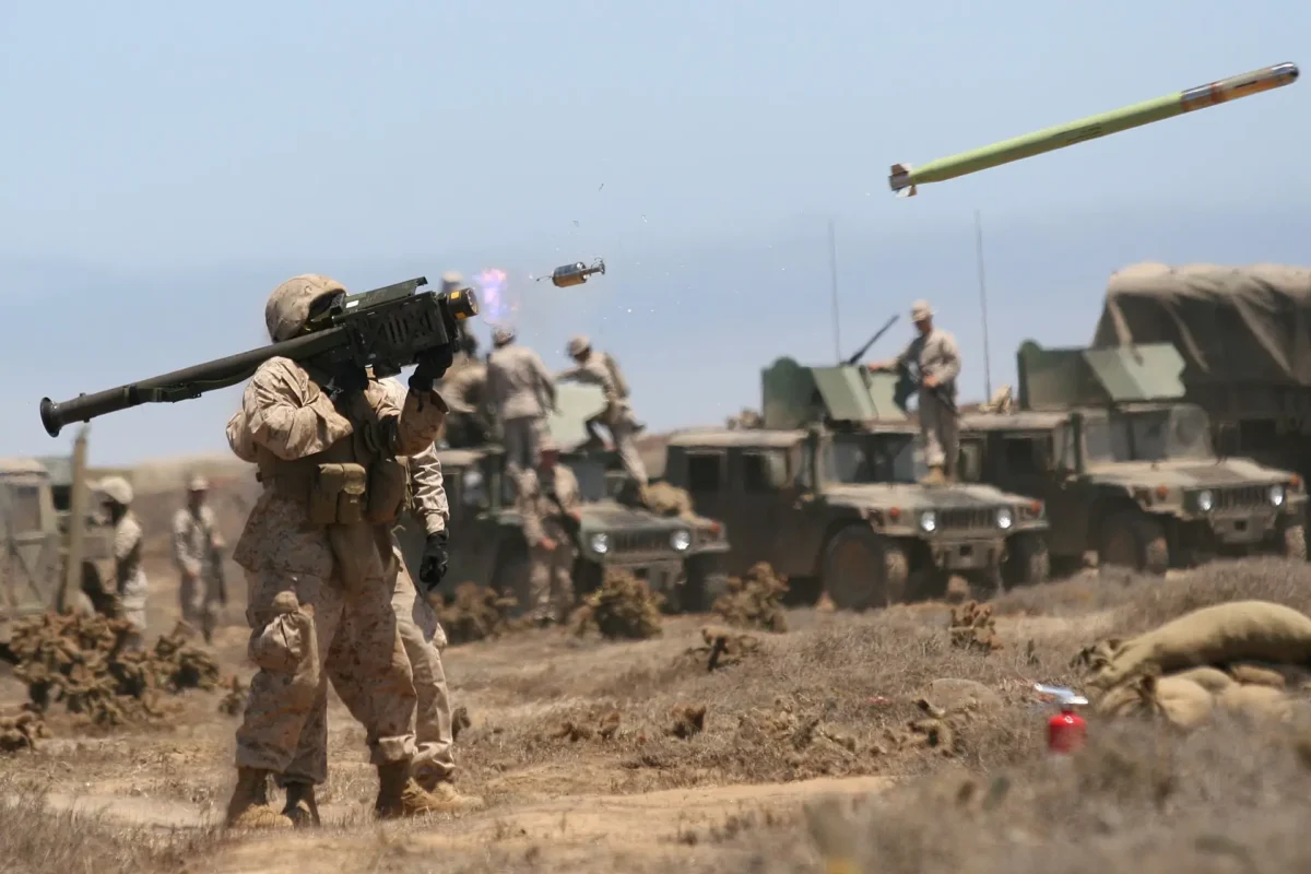 FIM 92 Stinger MANPADS a U.S. Marine fires a FIM-92 Stinger MANPADS