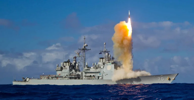 US Warship launch Aegis Missile Defense System