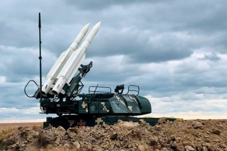 Ukrainian Buk-M1 Downs Russian Iskander-K