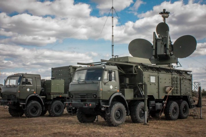 krasukha 4 ew system field operation Krasukha-4 electronic warfare system deployed on a KAMAZ-6350 truck.