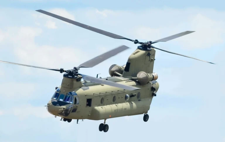 CH-47 chinook helicopter