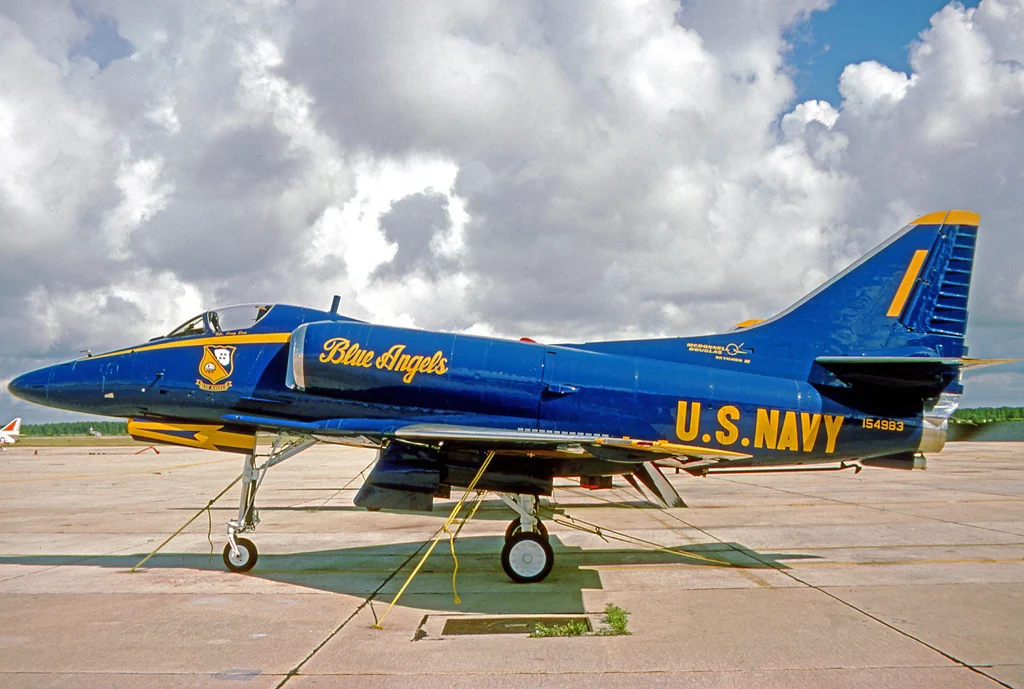 a-4 skyhawk blue angels
