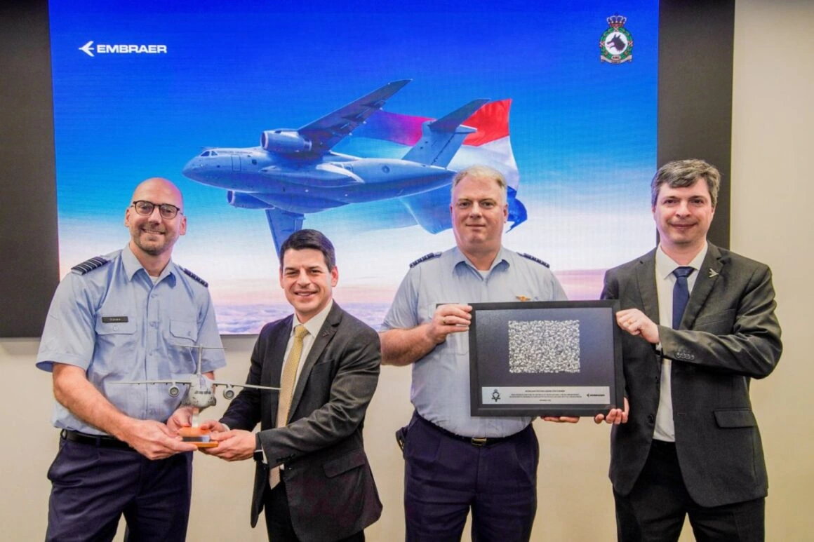Royal Netherlands Air Force and Embraer officials at C‑390 rollout.