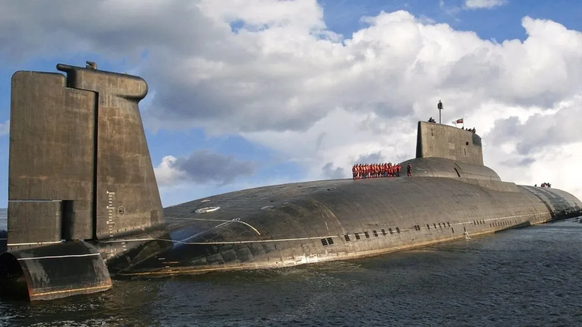 Typhoon Class Submarine crew Typhoon-Class Submarine crew size