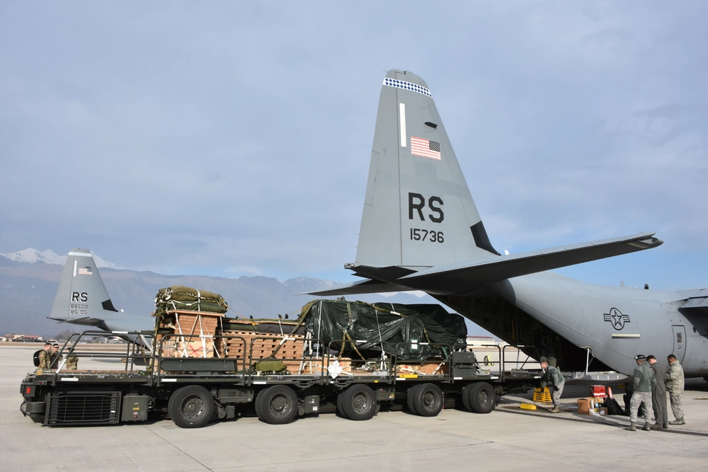 c 130 hercules loads m777 howitzer c-130 hercules loads an m777 howitzer
