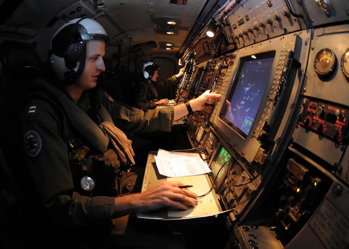 Inside e-2d advance hawkeye