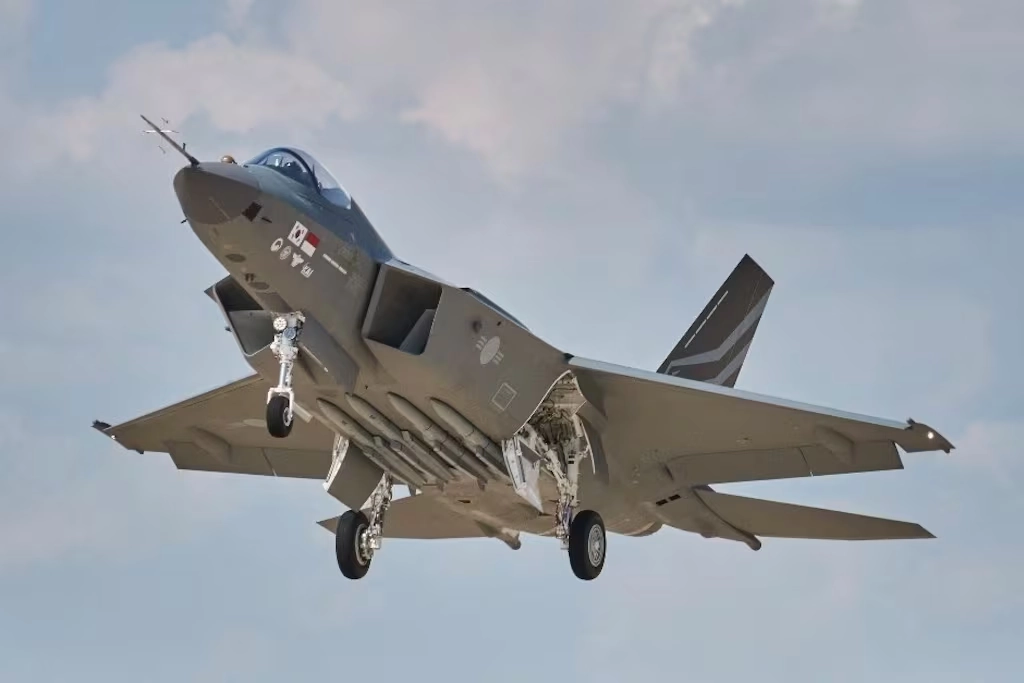 KF-21 Fighter take first flight