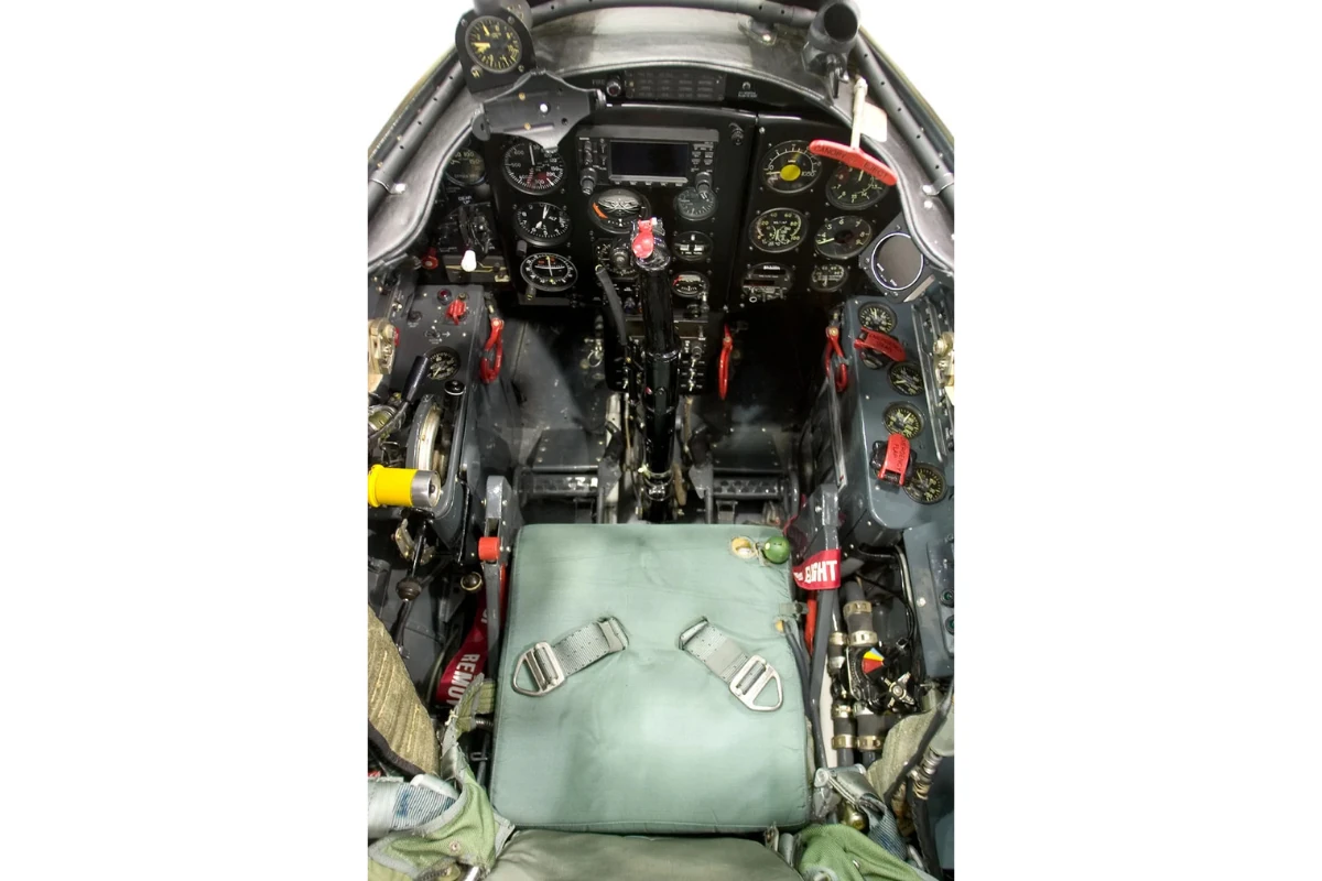 mig-17 cockpit