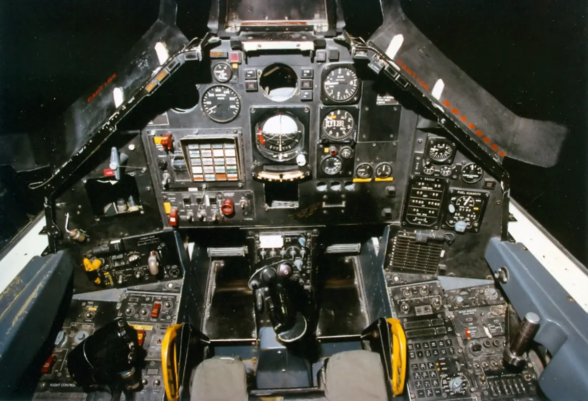 Su-47 berkut cockpit