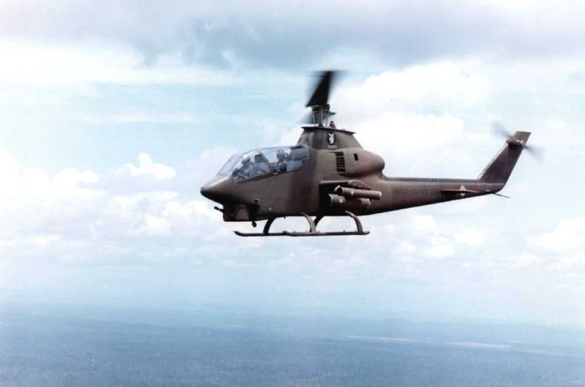 bell ah 1 cobra attack helicopter bell ah-1 cobra attack helicopter