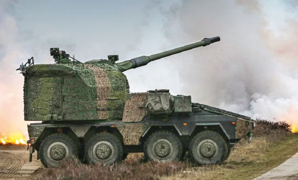 rch 155 tracked howitzer