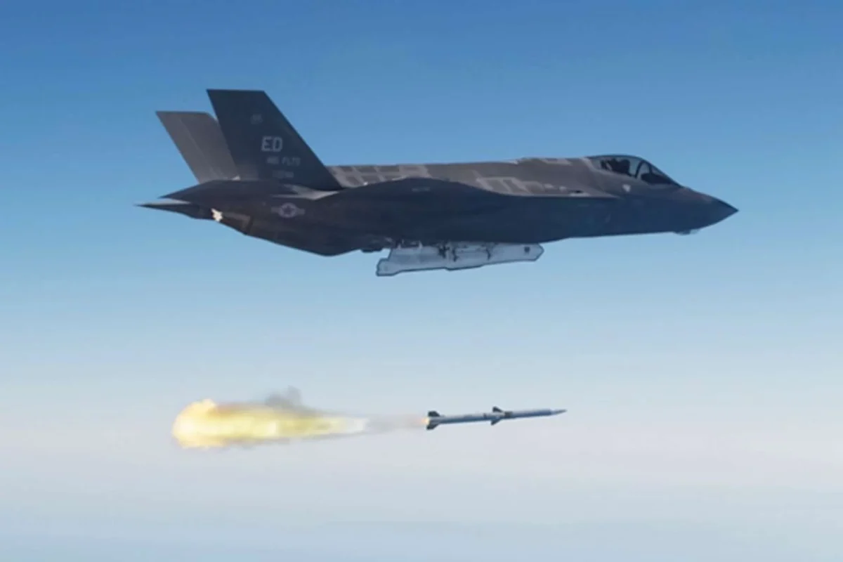 AIM 120C 9 Missile AIM-120C-8 AMRAAM Missile