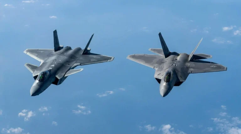 Chengdu J-20 vs F-22 Fighter Jet