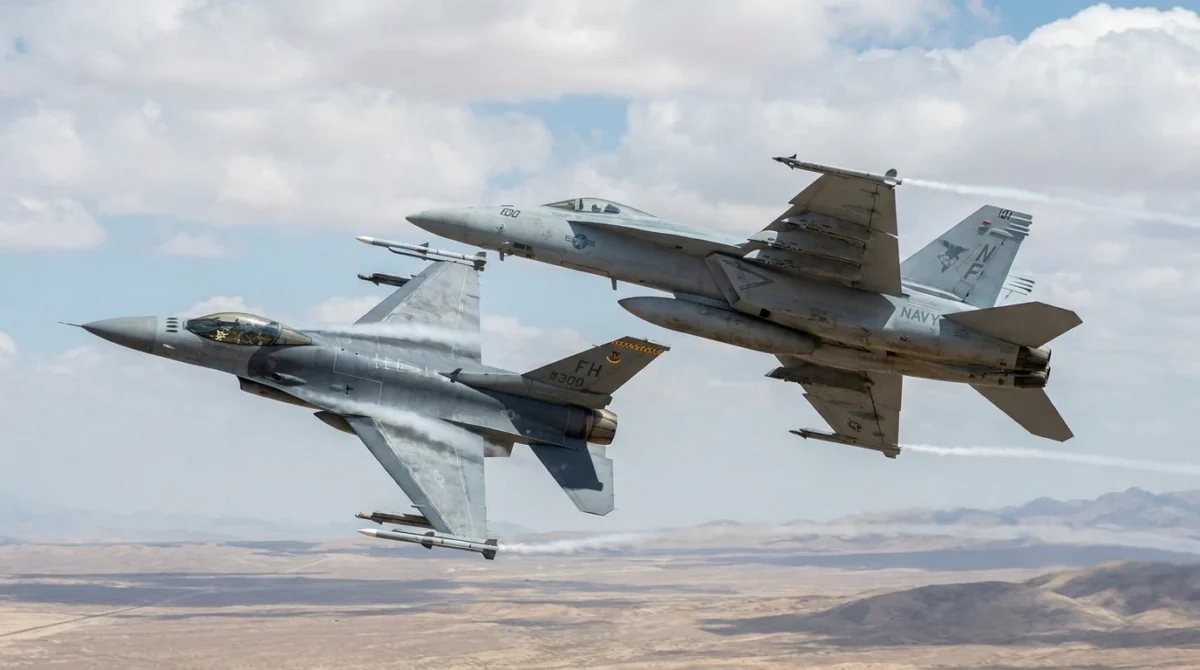 f 16 vs f 18 dogfight f-16 vs f-18 dogfight